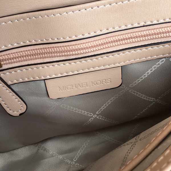 マイケルコースバッグ着用イメージ